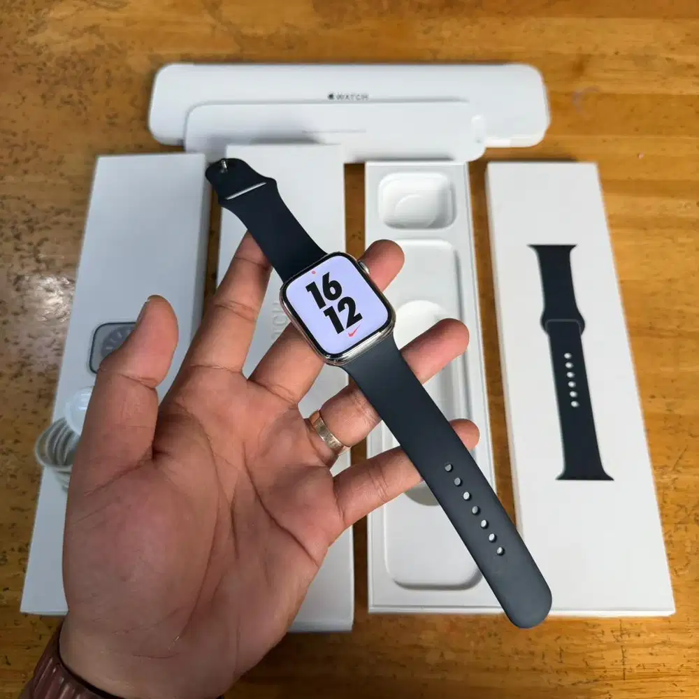 Apple Watch Series 8 45mm Silver Stainless Steel CEL Sapphire Crystal
