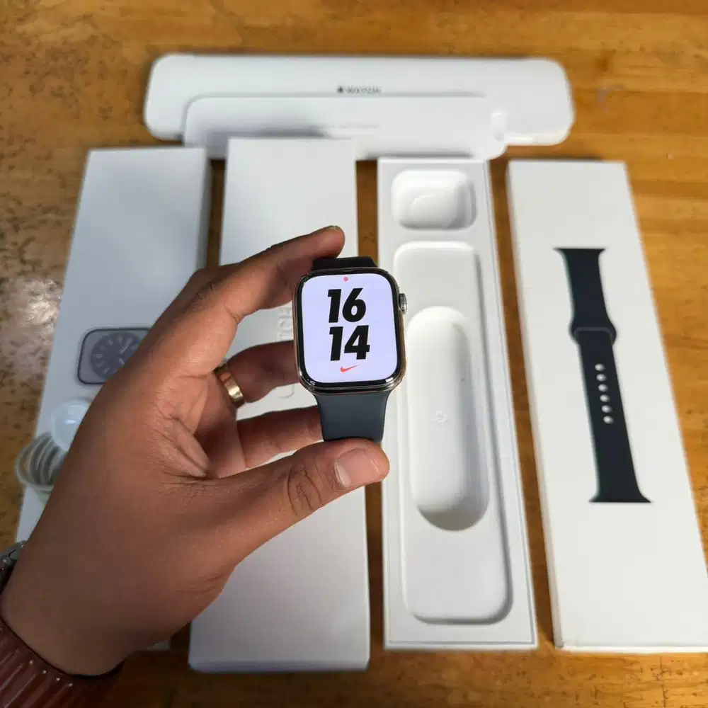 Apple Watch Series 8 45mm Silver Stainless Steel CEL Sapphire Crystal