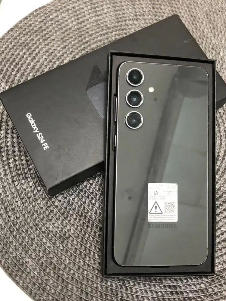 Samsung s24fe 8/256gb