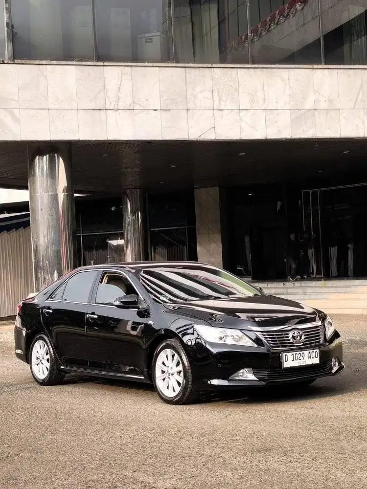 KM 80RB // TOYOTA NEW CAMRY V 2.5 AT 2014 FULL ORI