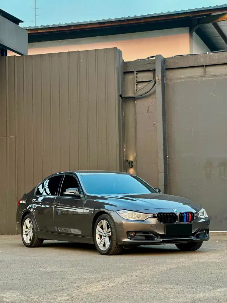 BMW 320i F30 2.0 sport siap pakai