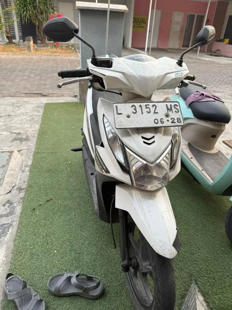 Honda Beat Putih 2013