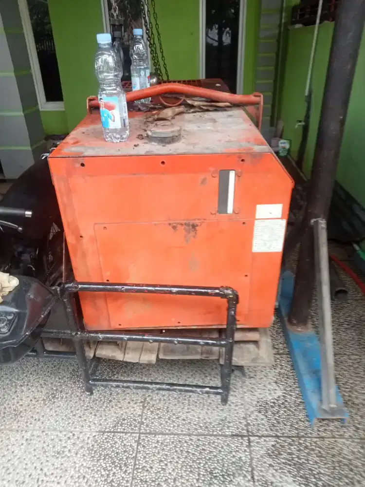 Menerima AC dan genset rusak