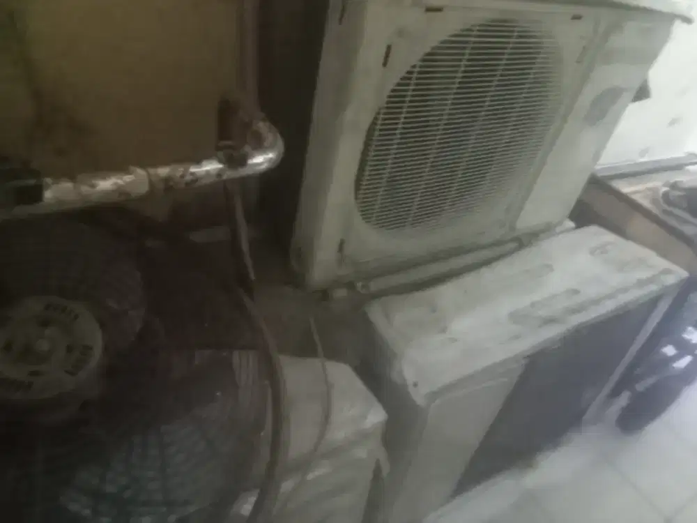 Menerima AC dan genset rusak