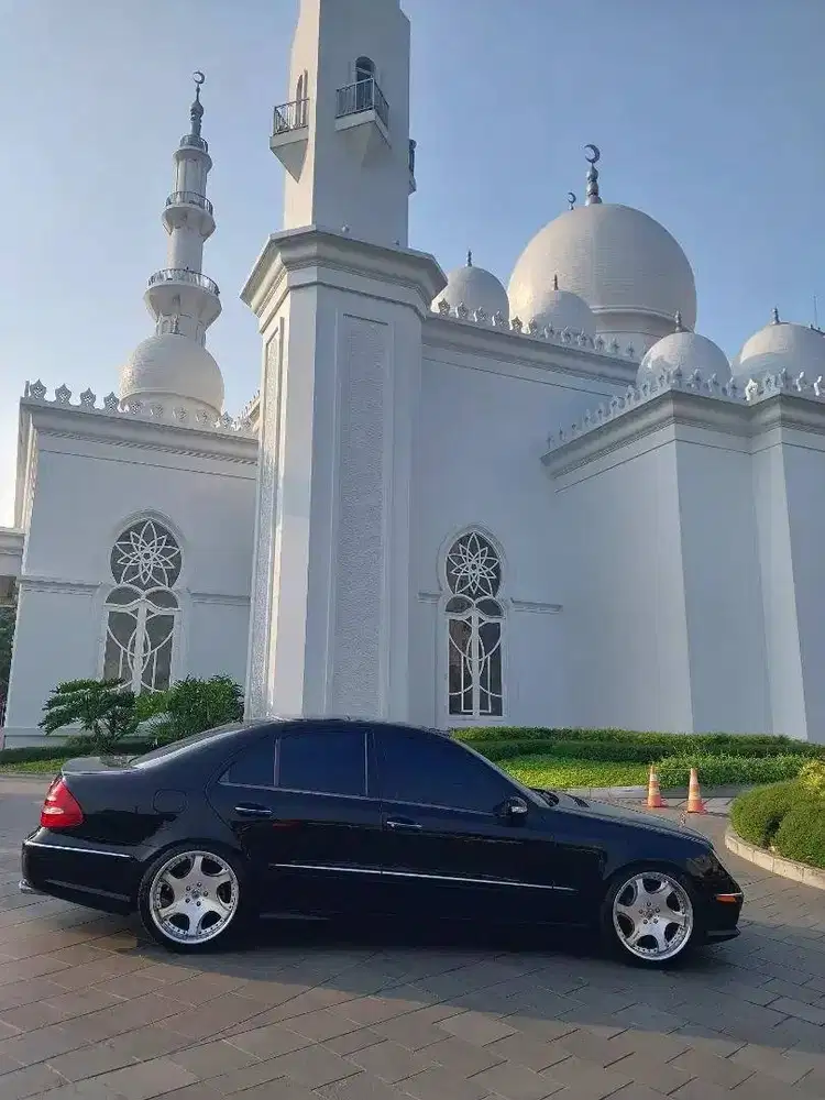 Mercedes E320 AMG Line 2003 – Airsus & Panoramic, Matic OK