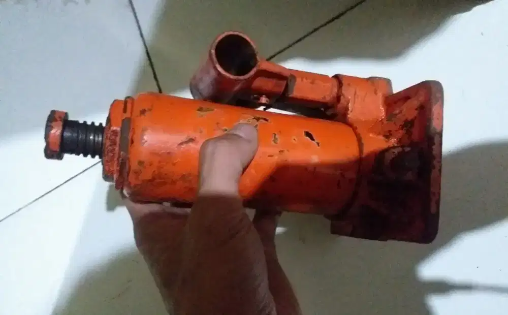 Dongkrak 10 ton