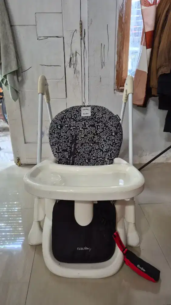 Baby chair (Cocolatte x Keith Haring
)
