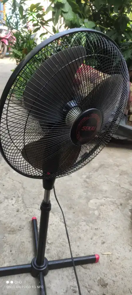 Kipas angin standing 16 merk sekai