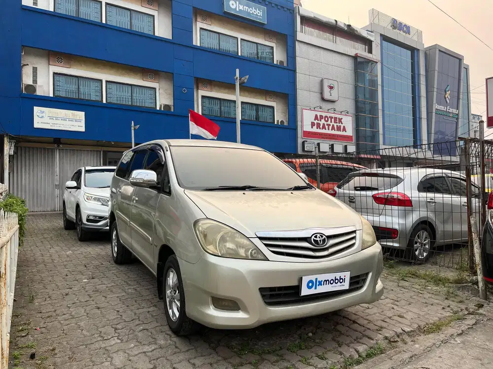 Toyota Kijang Innova 2.0 G AT 2011