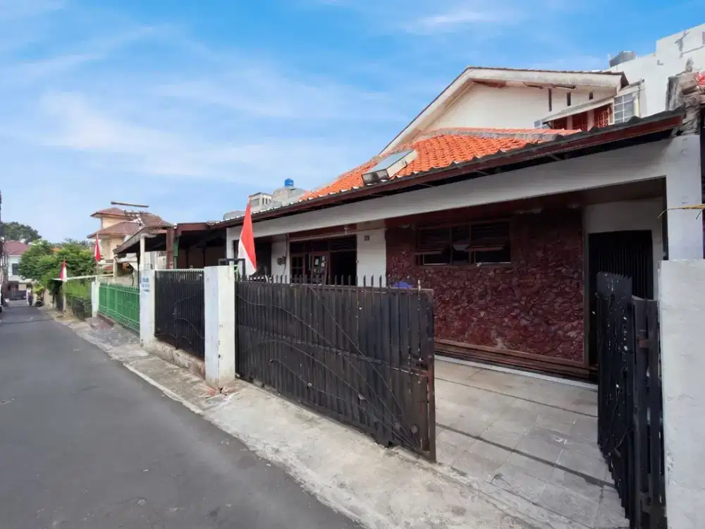 Rumah 2 Lantai Bonus Kamar Kos, Hunian Sekaligus Investasi !