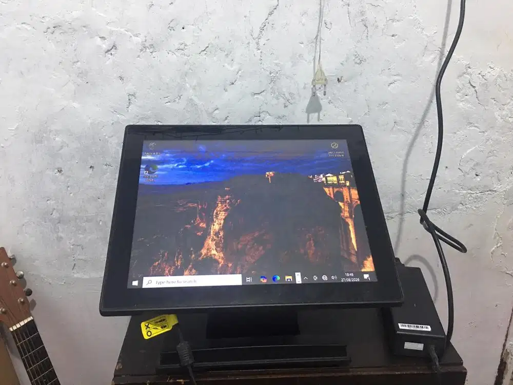 PC TOUCH SCREEN MERK WEARNES ALL IN ONE