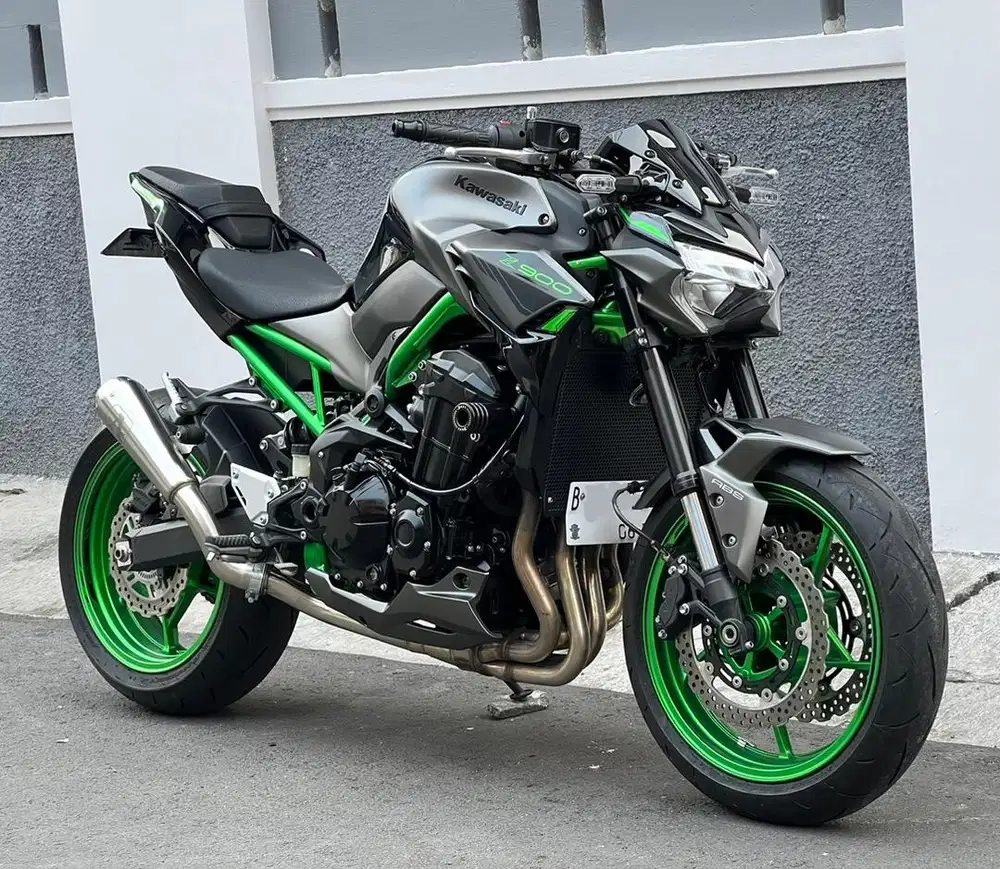 Kawasaki Z900 2025 KM 900 perak like new grey z 900 abu