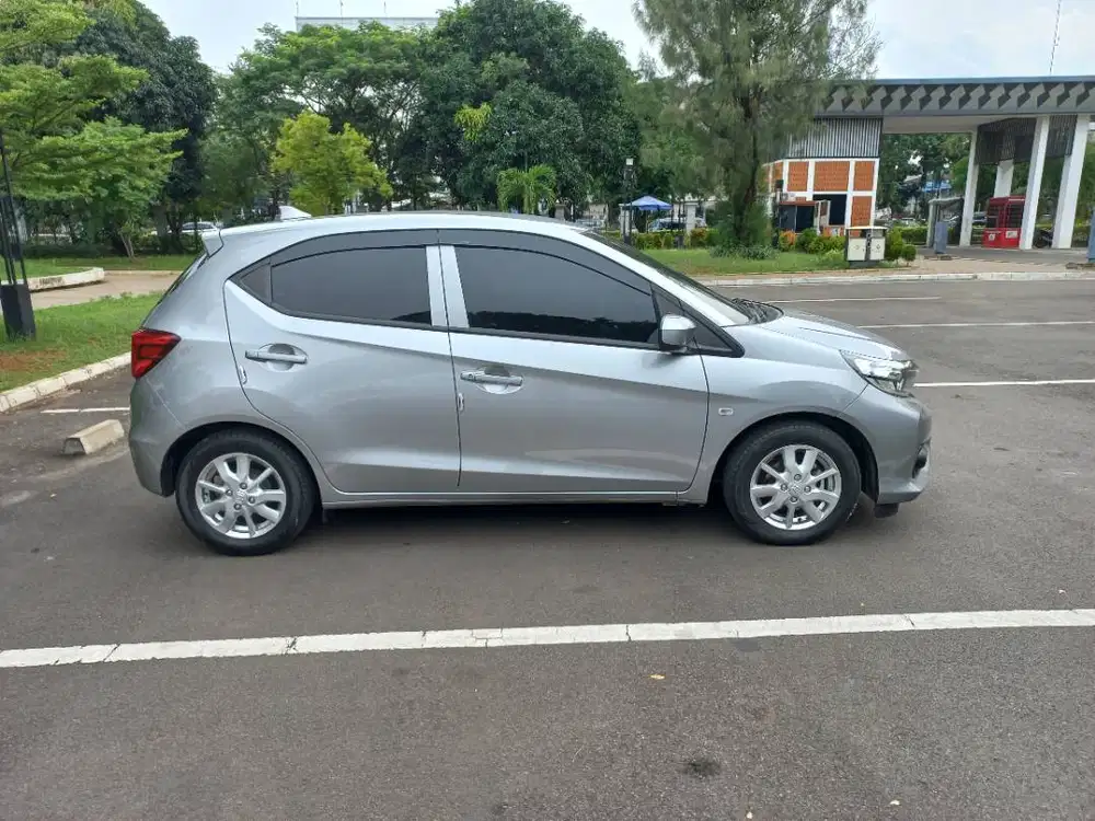 Jual Honda Brio Satya 2019 Tranmisi metic. Warna silver, siap pakai.