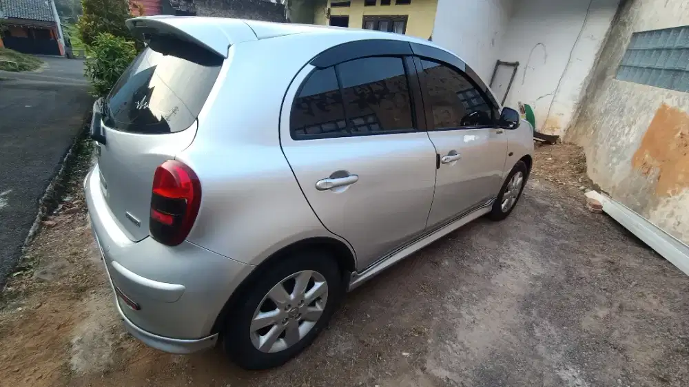 Nissan March 2011 Bensin