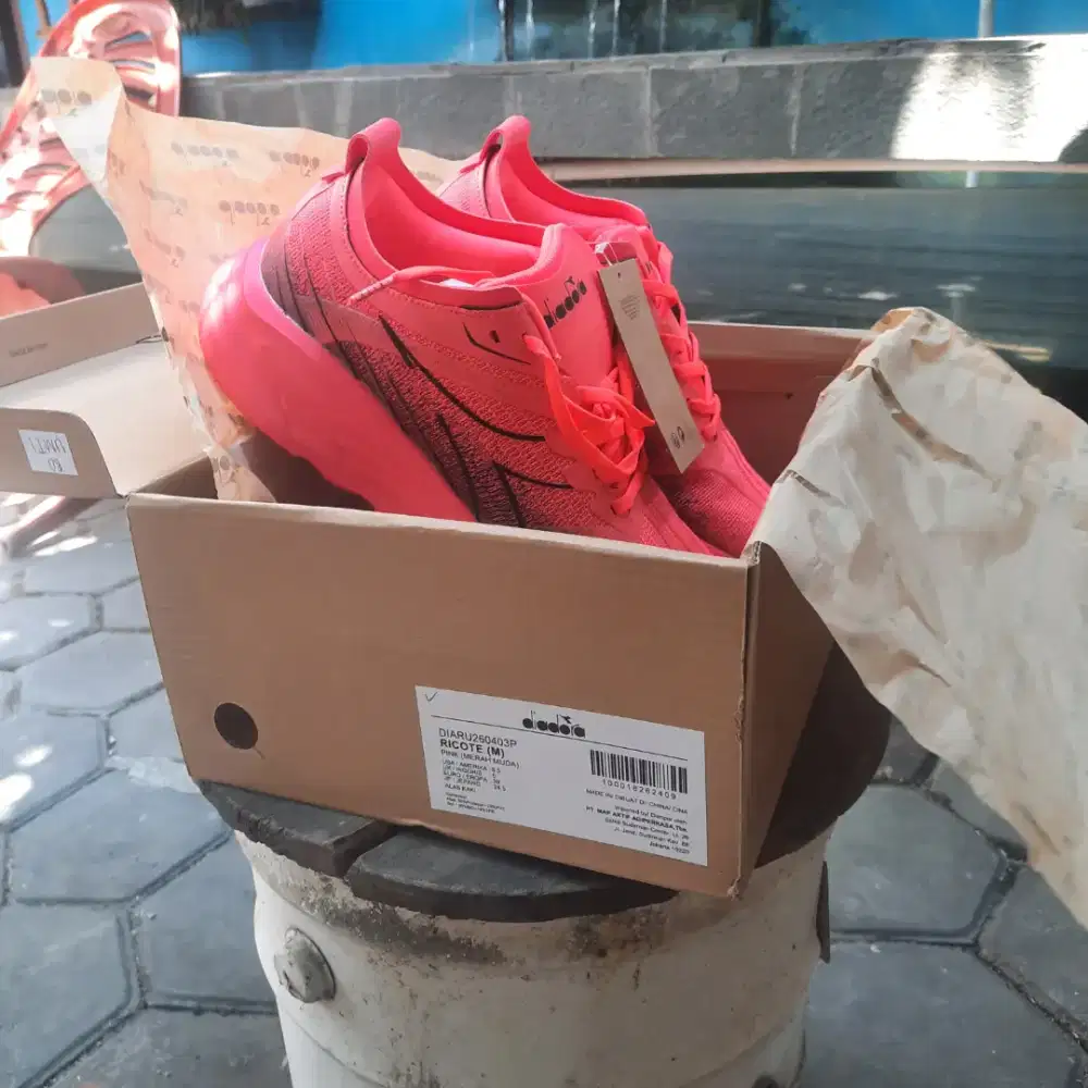 Sepatu Running merk Diadora