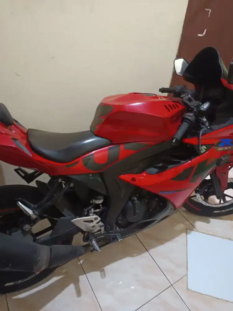 Suzuki GSX 150 R Merah 2018