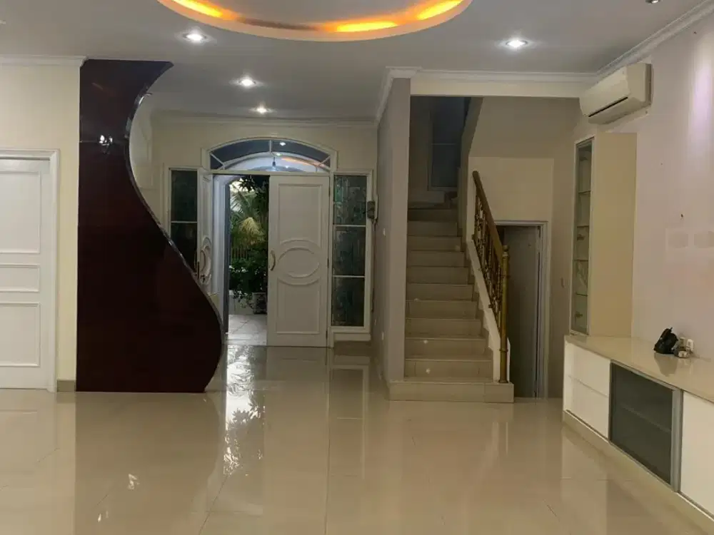 Disewakan Rumah Pik1 Rome Uk 8X17m2, Rp 200Jt /Th