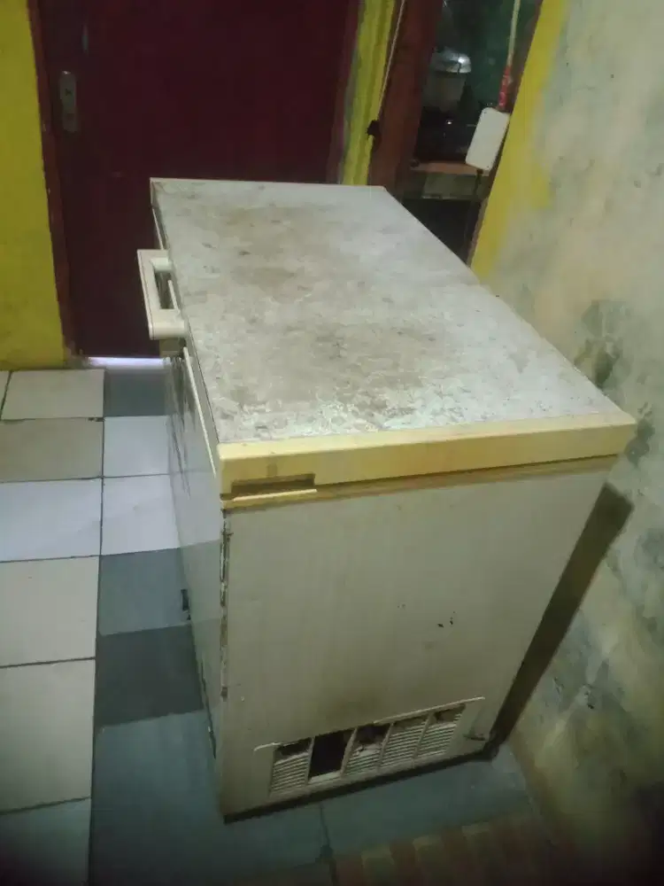 Frezer box ukuran 300 lite