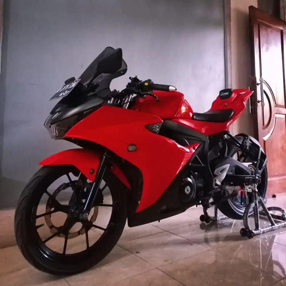 SUZUKI GSX-R 150 2017 Keyless Surat Lengkap Terawat
