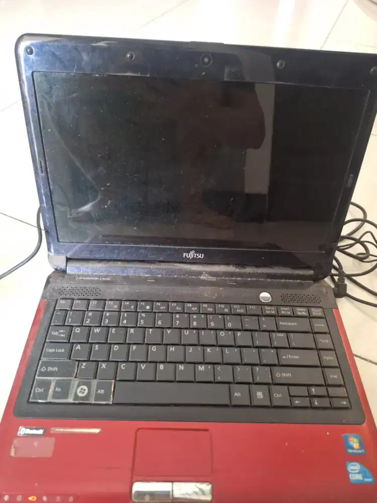 Laptop bekas merk fujitsu ram 2gb