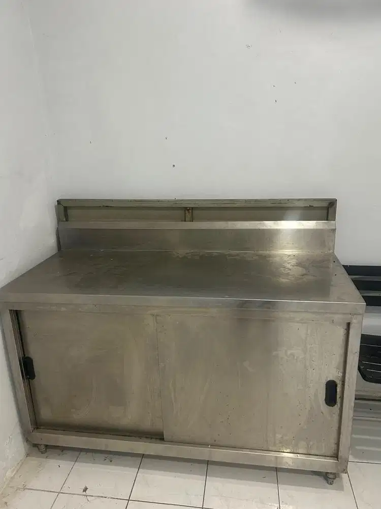 Dijual meja stainless bekas cafe ikuran 140* 60