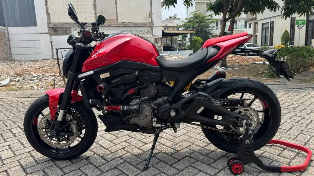 DUCATI MONSTER 937 (2023) DUCATI RED — SUPER LOW ODOMETER 1.100 KM