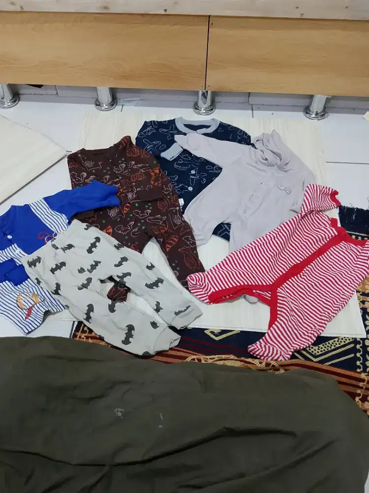 Baju bayi laki-laki