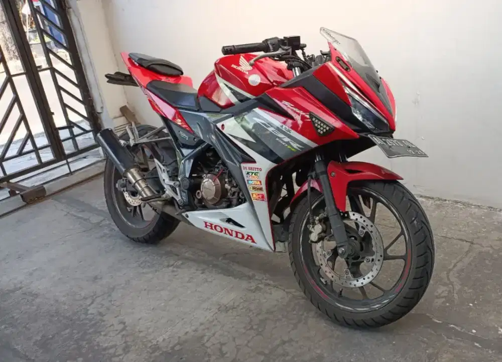 Dijual Honda CBR 150R 2016