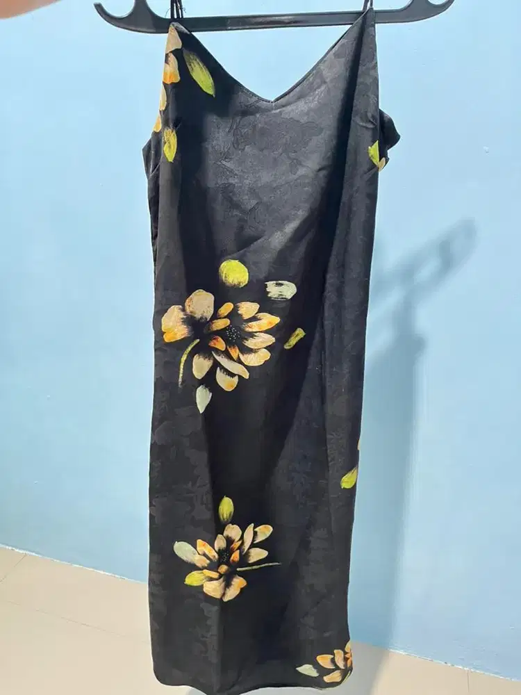 Preloved long dress hitam bunga