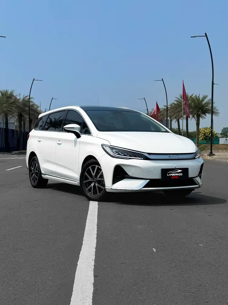 BYD M6 SUPERIOR 7S EV 2024 3 ROW PUTIH LOW ODO LISTRIK FAMILY CAR
