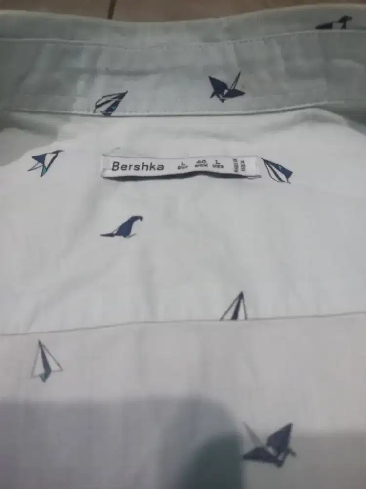 Kemeja BERSHKA biru laut size L