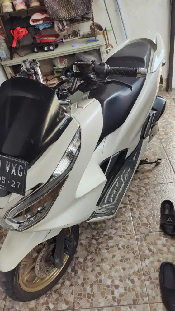 motor Pcx putih 2019
