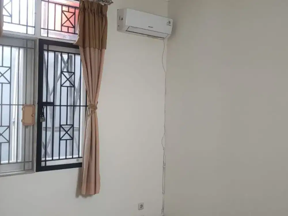 Dijual Rumah 4 Kamar Tidur di Sektor 8B Gading Serpong, Tangerang
