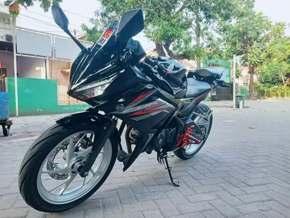 Honda New CBR 150R Fi 6 Speed TH 2018 Mulus Km.22Rb Fullset Lengkap
