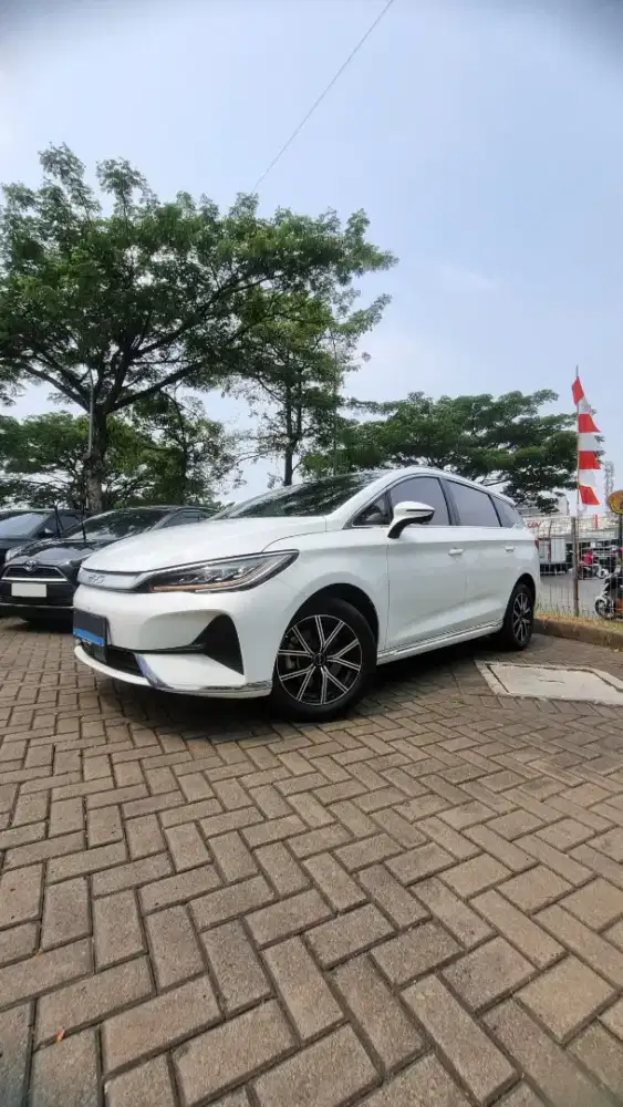 BYD M6 SUPERIOR CAPTAIN SEAT PUTIH 2025