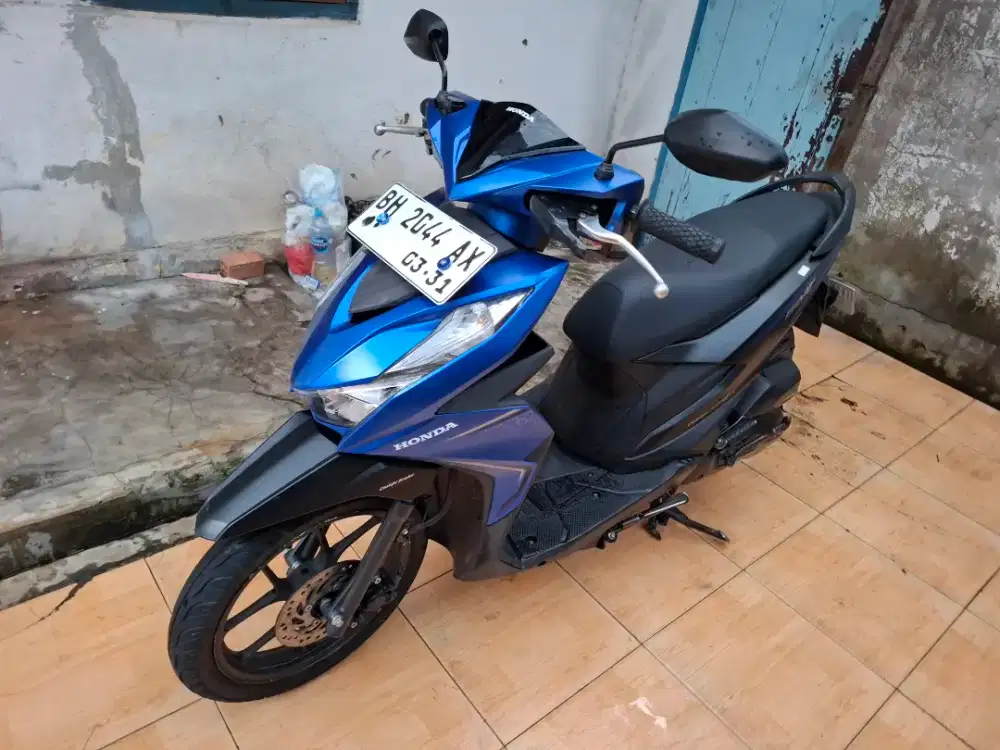 Segitiga di larang chat