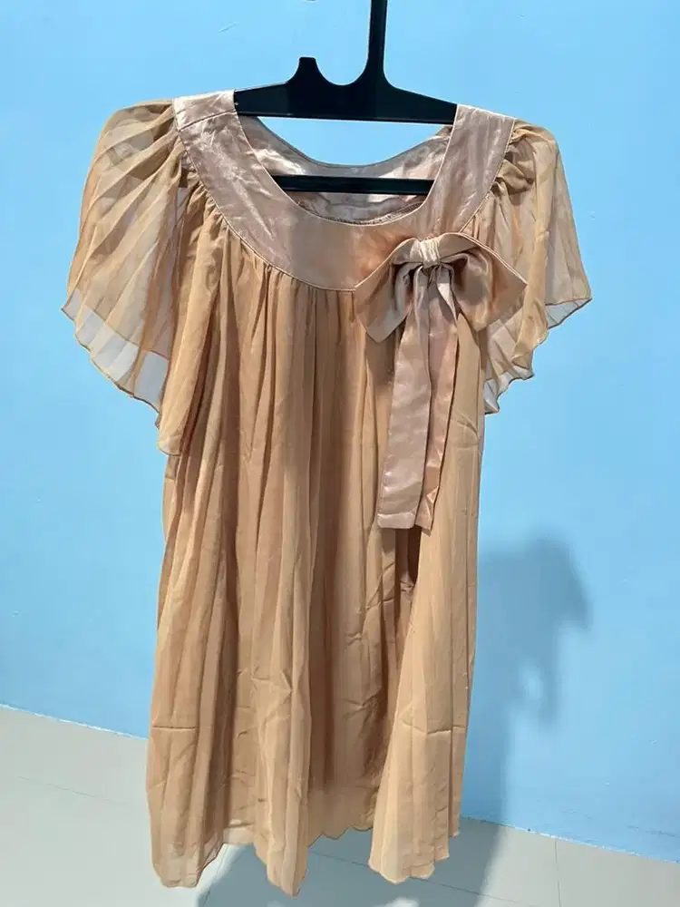 Preloved dress warna gold