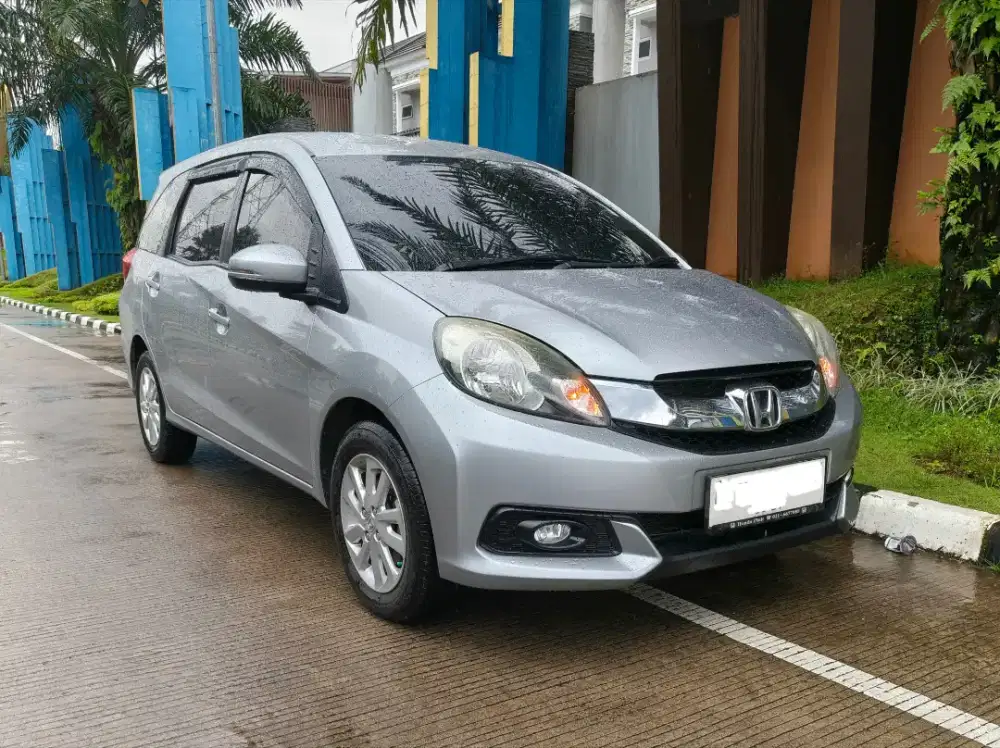 Kilometer rendah 67 ribu  |  Honda Mobilio 1.5 E matic 2016