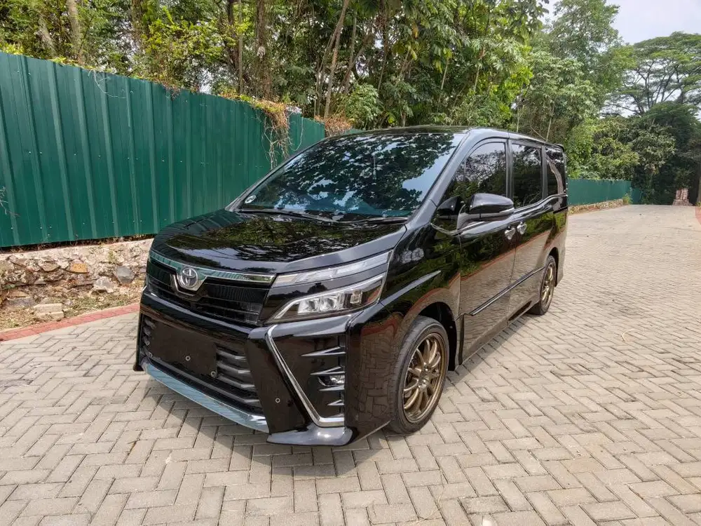 DIJUAL CEPAT TOYOTA VOXY 2.0 Tahun 2018