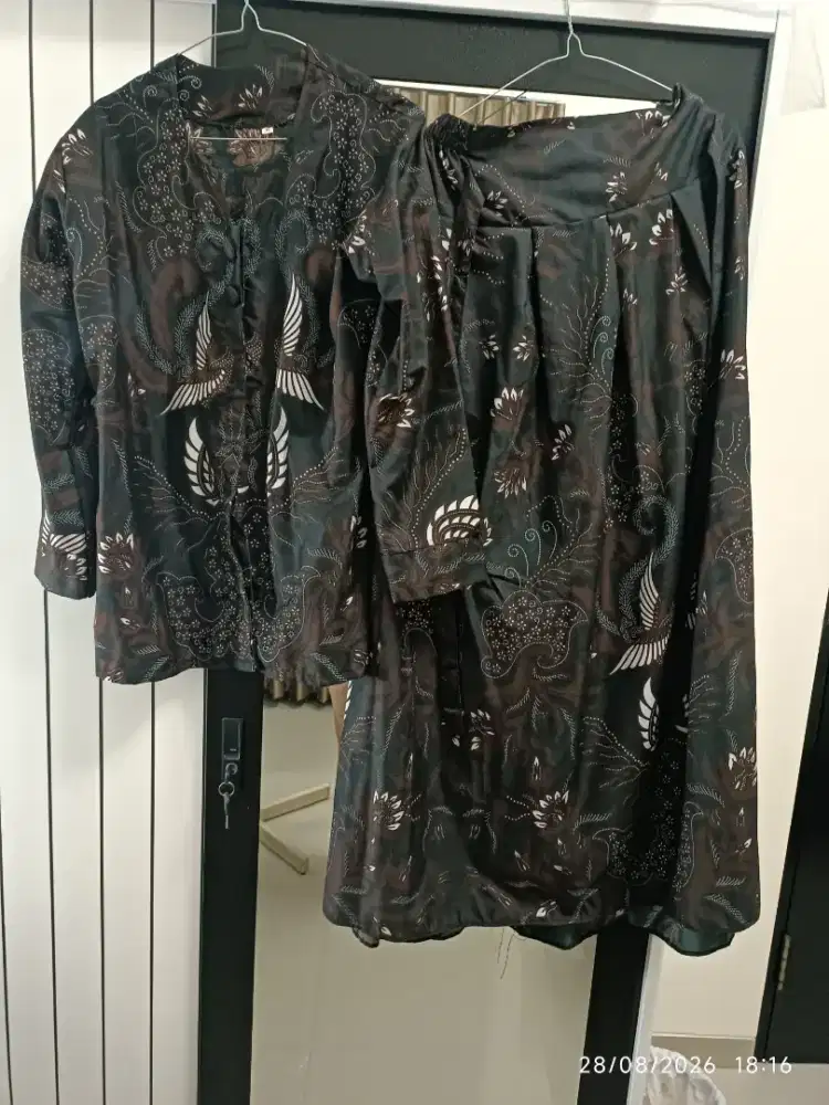 Baju batik wanita