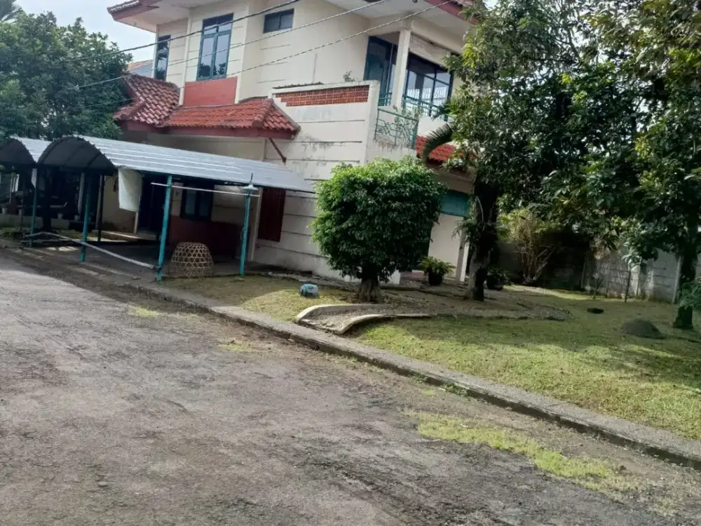 Rumah Luas Komplek Permata Arcamanik depan SPORT Jabar Centre / DISPORA Kota Bandung