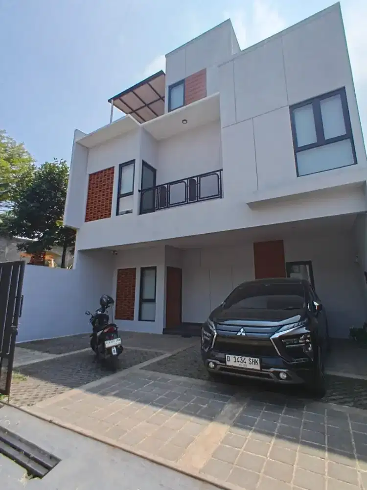 Jual cepat rumah 2,5 Lantai di pusat kota Cimahi Harga dibawa pasar
