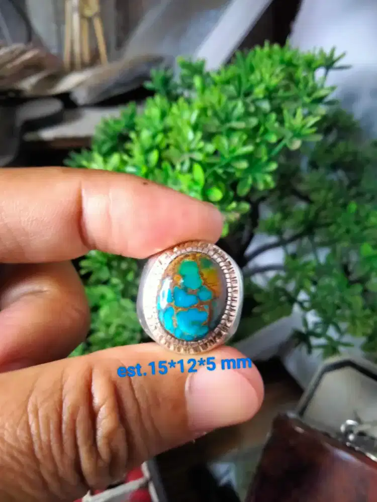 Batu pirus Persia lawasan