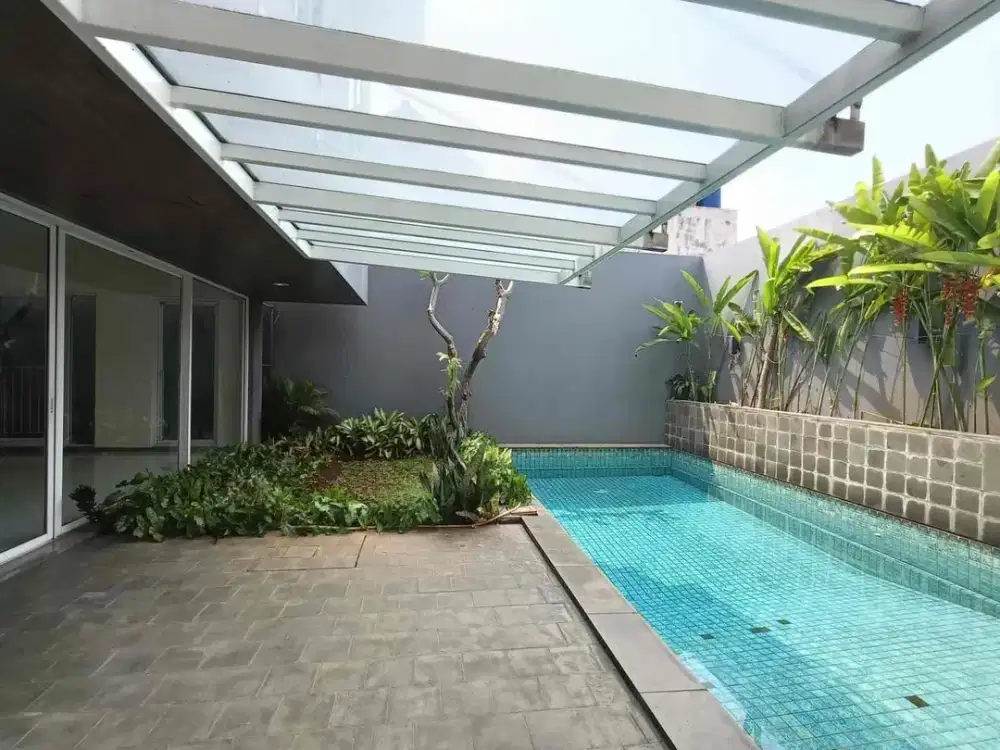 Disewakan rumah modern ada kolam renang siap huni di SCBD kebayoran baru