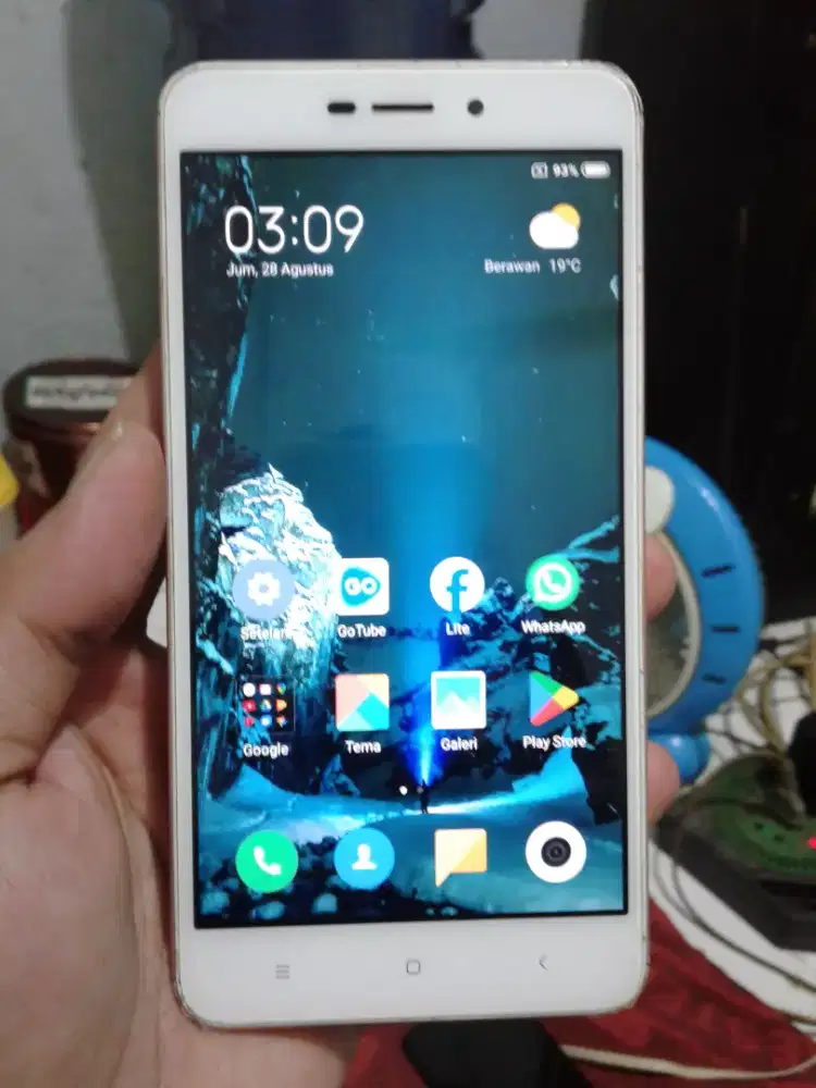 Xiaomi redmi 4a 4G 2/16 layar 5 inchi gold