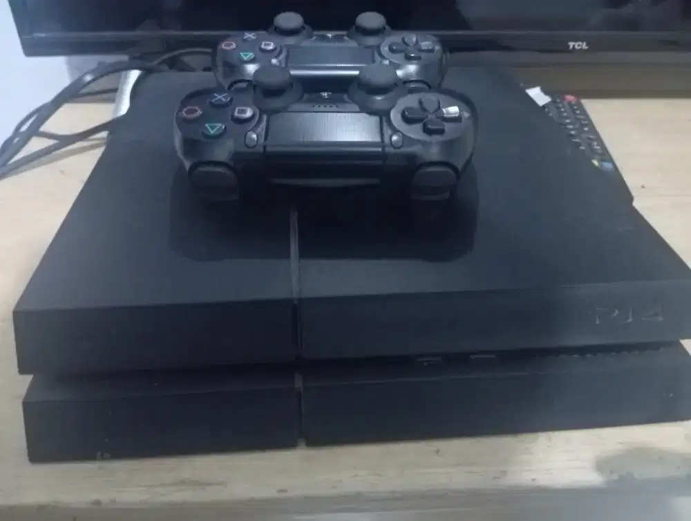 PS 4 ori 500GB free 2 stick