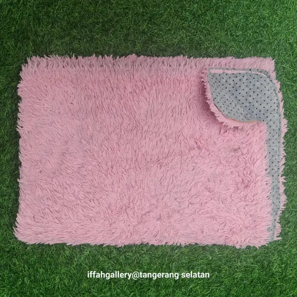 Karpet Bulu Pink Bawah Anti Slip Bersih Siap Pakai