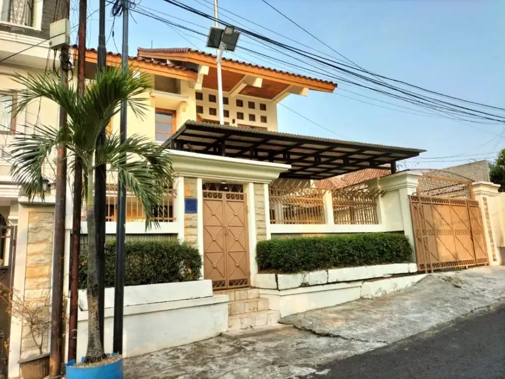 Rumah 2 Lantai Radio Dalam Kebayoran Baru Jaksel LT 248m² SHM Dekat MRT Blok A