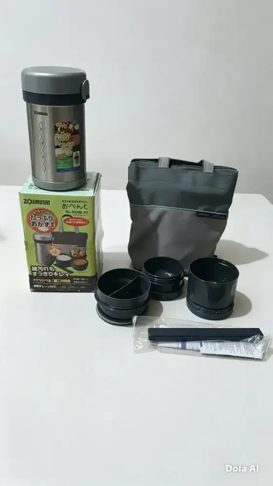 Tempat makan nasi zojirushi