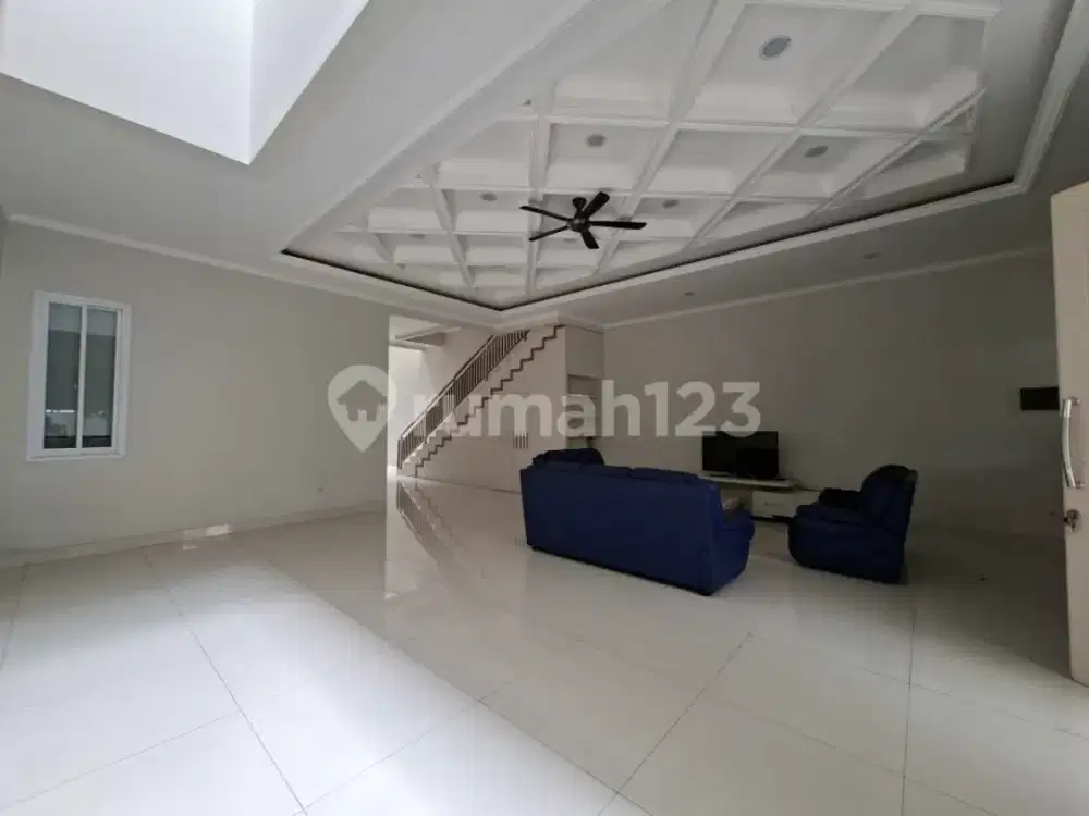 Rumah Bagus 2 Lantai Lingkungan Nyaman Tengah Kota Serengan Solo